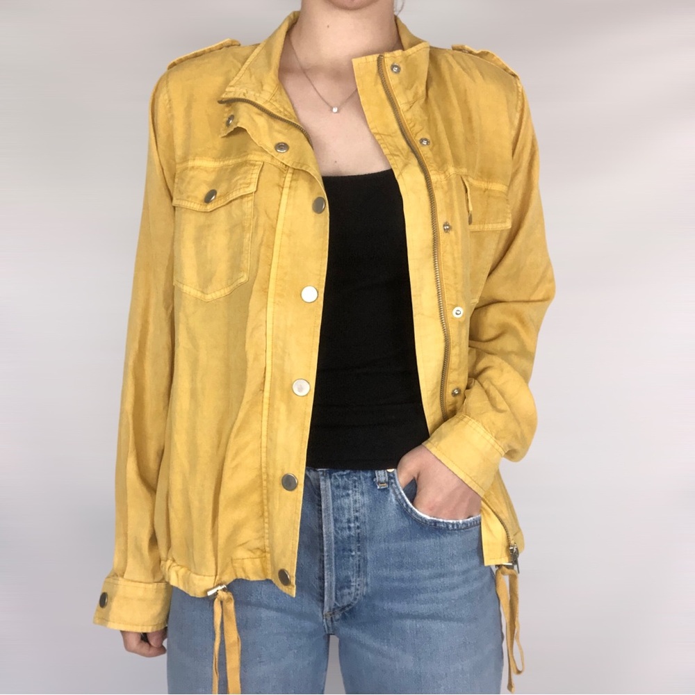 Kut From The Kloth BRI DRAWSTRING UTILITY SHIRT JACKET IN MUSTARD - Picture 1 of 9